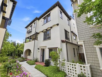 43124 Calle Sagrada