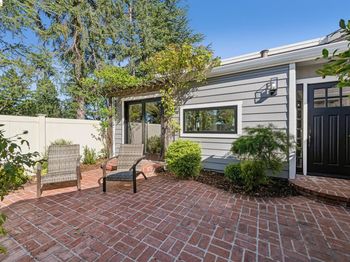 1912 Ascot Dr