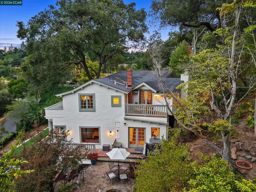 112 Camino Sobrante, Orinda CA 94563