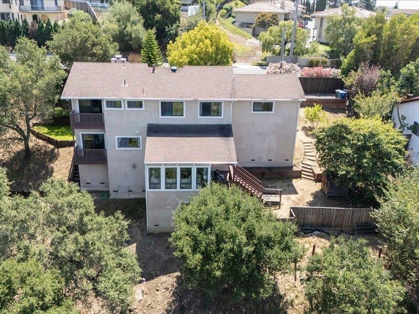 27468 Hayward Blvd, Hayward CA 94542