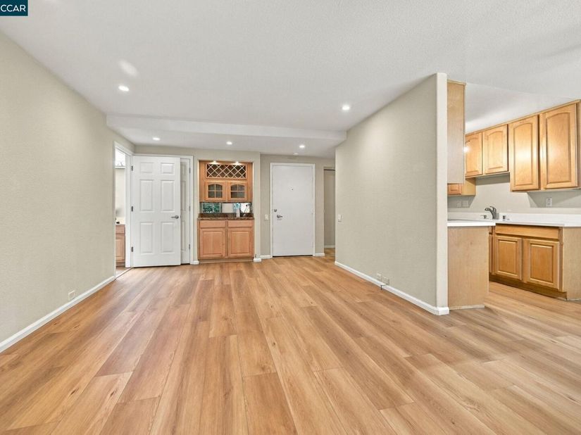155 Sharene Ln 104, Walnut Creek CA 94596