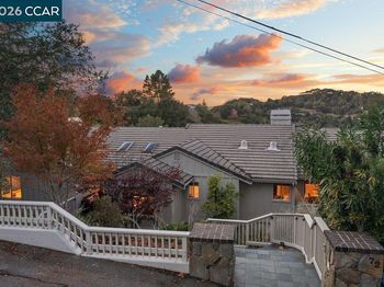 72 Tappan Ln