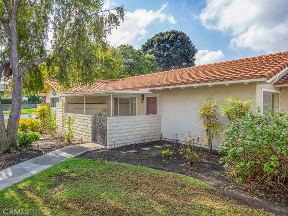 2347 Via Mariposa W B, Laguna Woods CA 92637