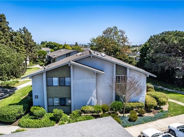 8566 Van Ness Court, Huntington Beach CA 92646