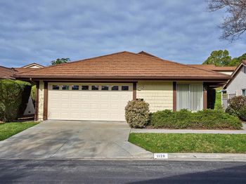 1128 Calle Del Baston