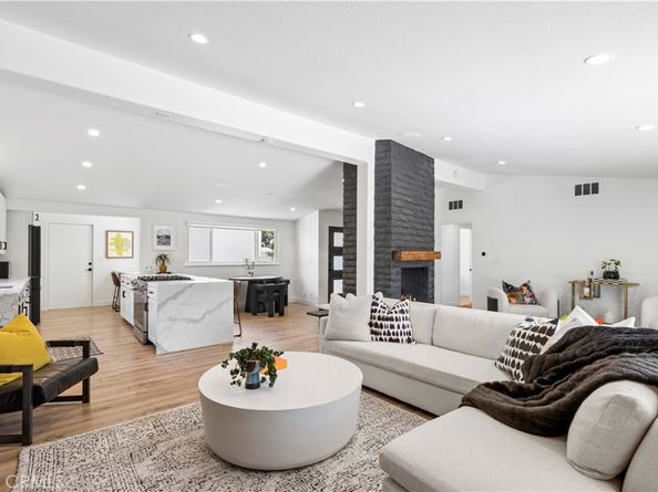 304 Hanover, Costa Mesa CA 92626