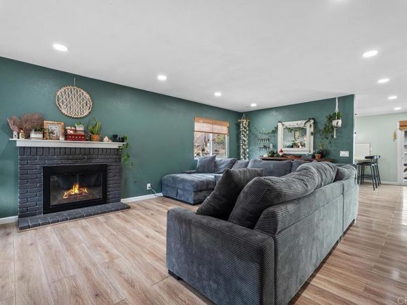 215 Henrietta Ct, San Diego CA 92114