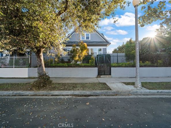 1148 Chestnut Avenue, Long Beach CA 90813