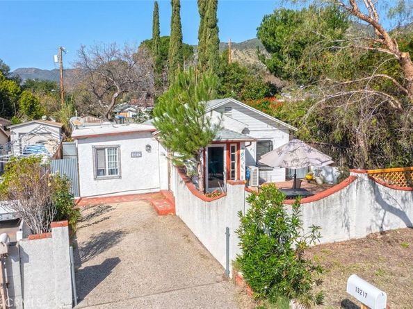 13217 Raven, Sylmar CA 91342