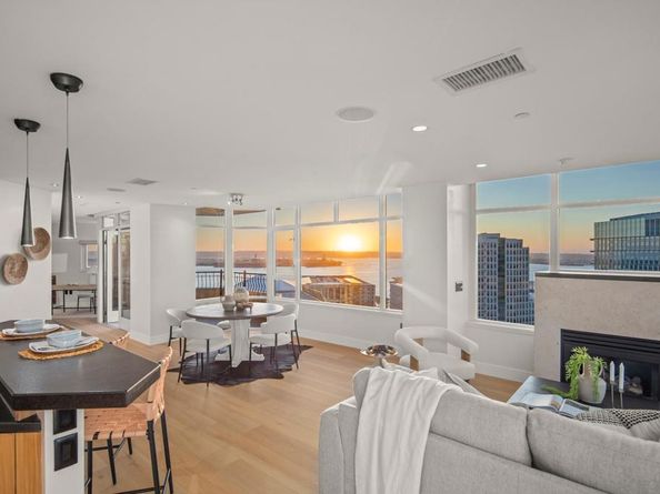 700 W Harbor 2101, San Diego CA 92101