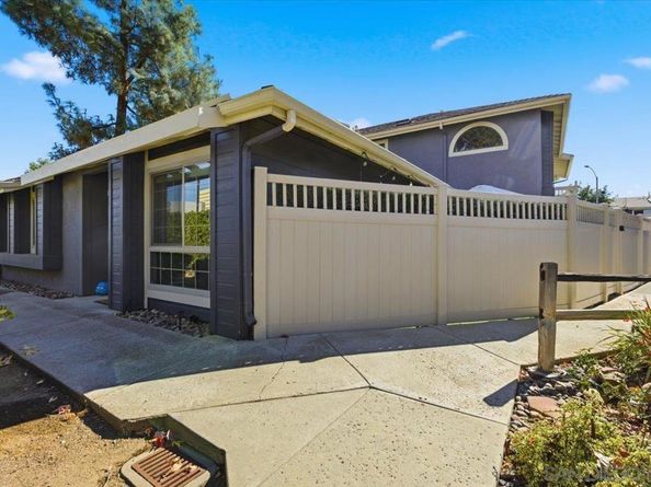 8825 Tamberly Way A, Santee CA 92071