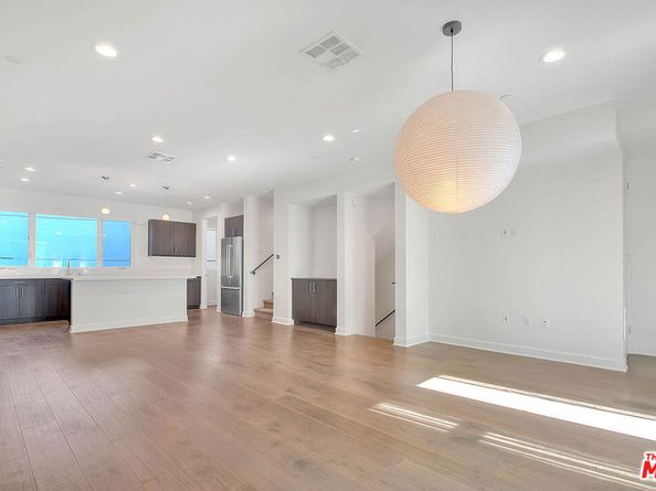 6910 N Tierno Lane, Los Angeles CA 90038