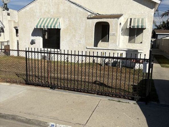 1207 E 76th Street, Los Angeles CA 90001