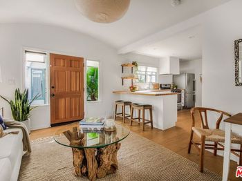 1/2 Willoughby Avenue