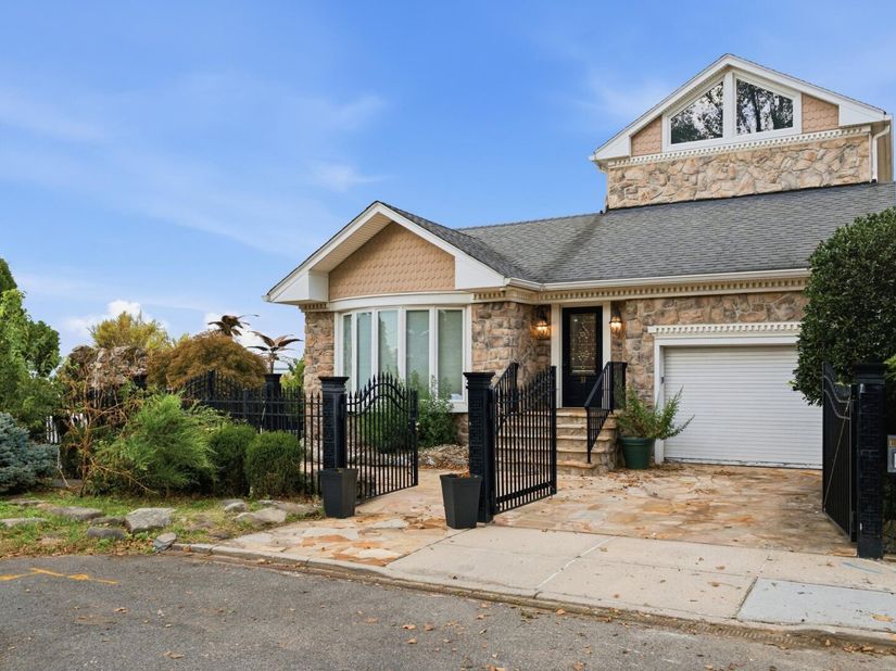 33 Roosevelt Terrace, Bayonne NJ 07002