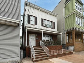 129 Avenue E