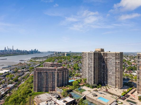 200 Winston Dr 2811, Cliffside Park NJ 07010