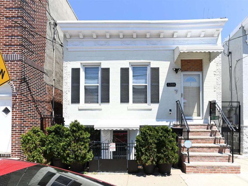 1208 67th St, North Bergen NJ 07047-3701