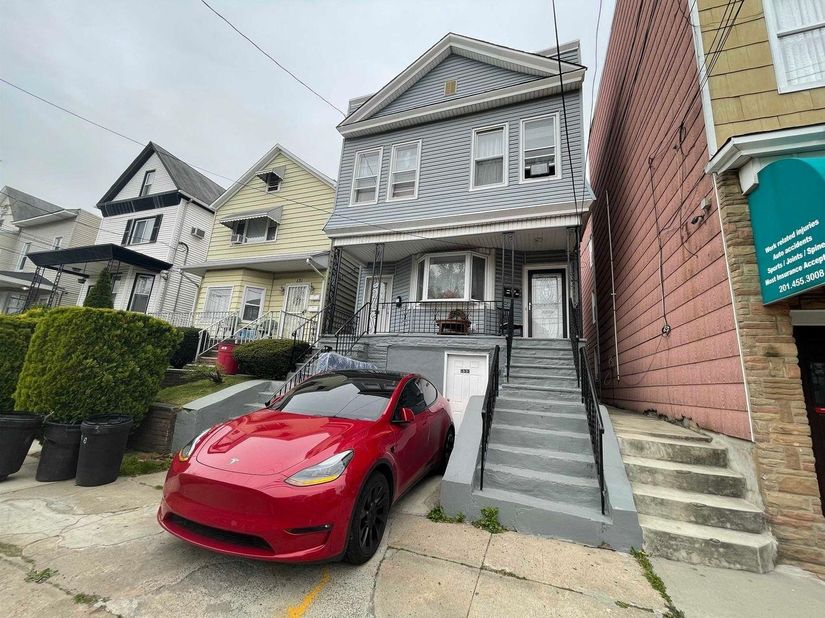 133 Avenue B, Bayonne NJ 07002