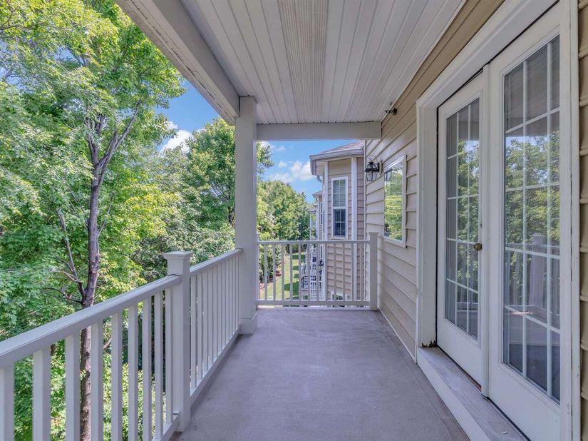 8 Creekside Ct, Secaucus NJ 07094