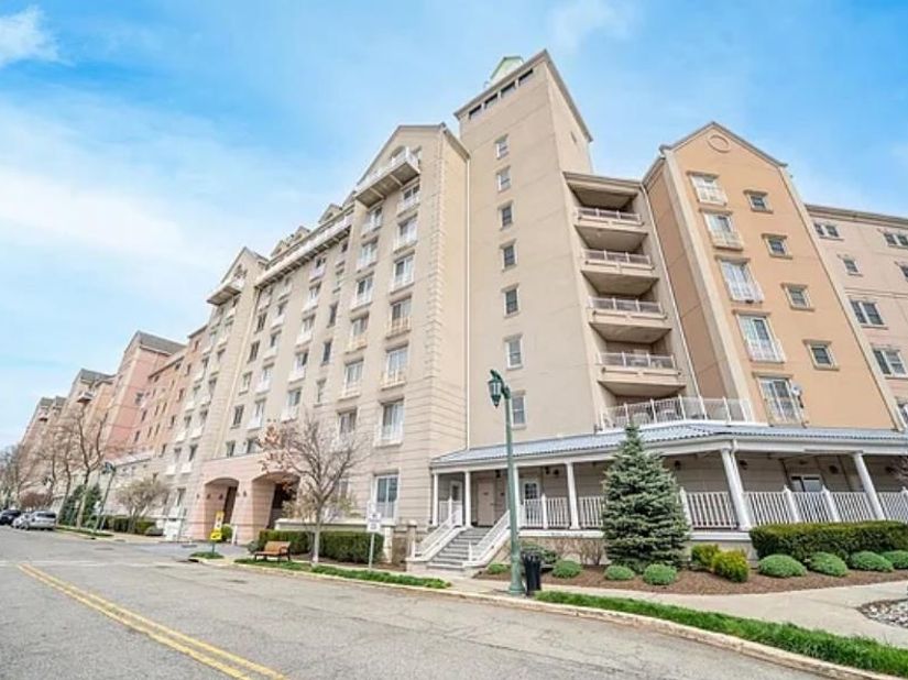 100 Shearwater Ct East 32, Jersey City NJ 07305