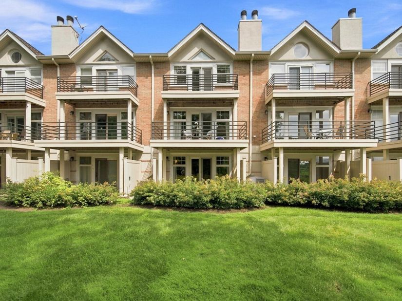 31 Grand Cove Way E31, Edgewater NJ 07020