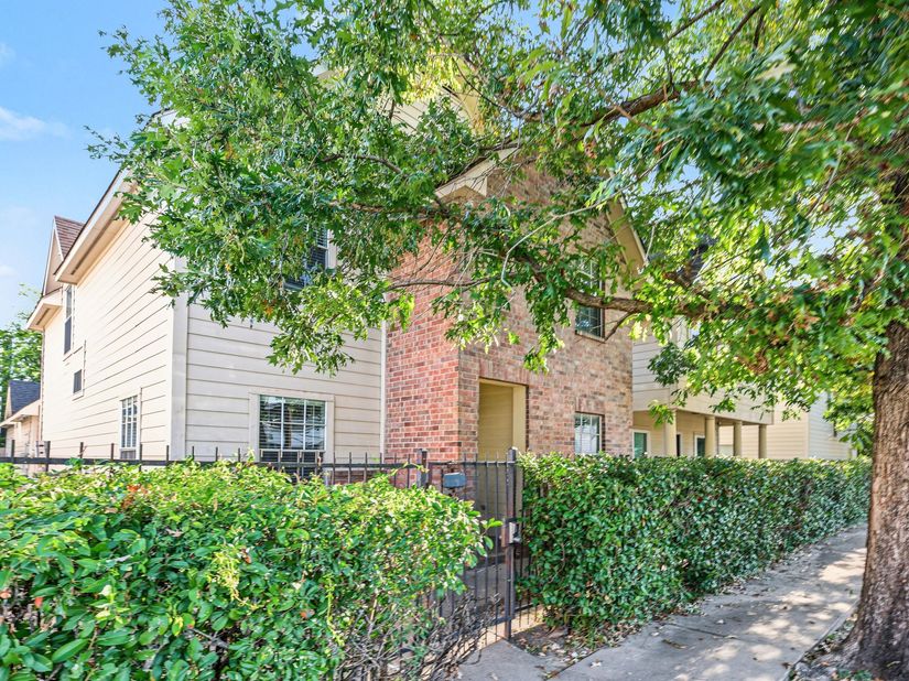 1527 Francis Street, Houston TX 77004