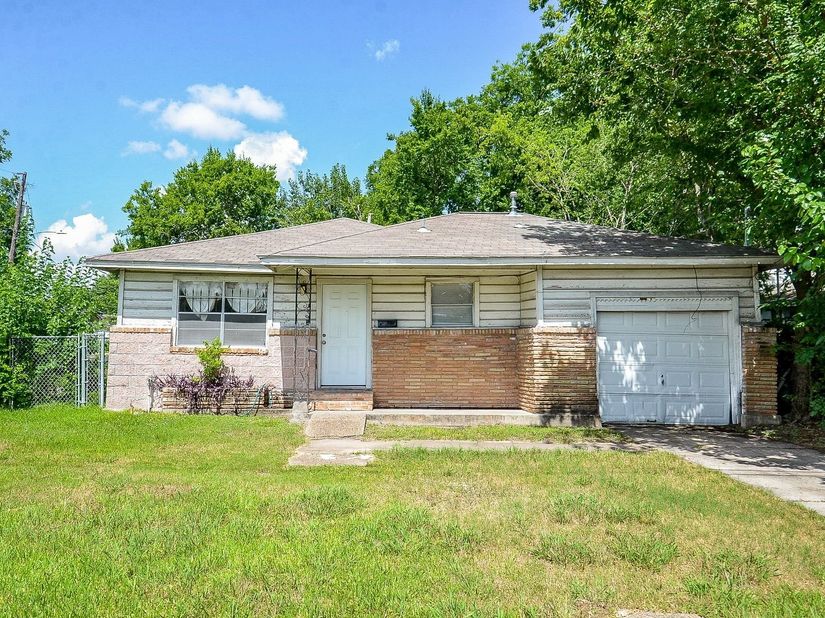 3003 Grovey Street, Houston TX 77026