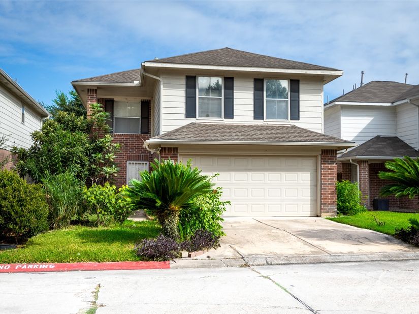 8226 Gold Tee Drive, Houston TX 77036