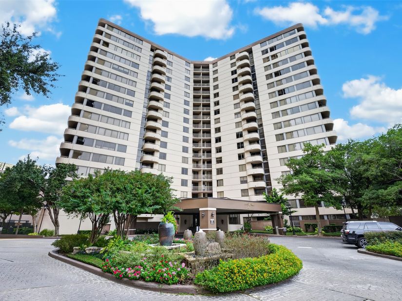 3525 Sage Road 704, Houston TX 77056