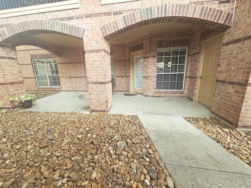 2803 Kings Crossing Drive 118, Houston TX 77345