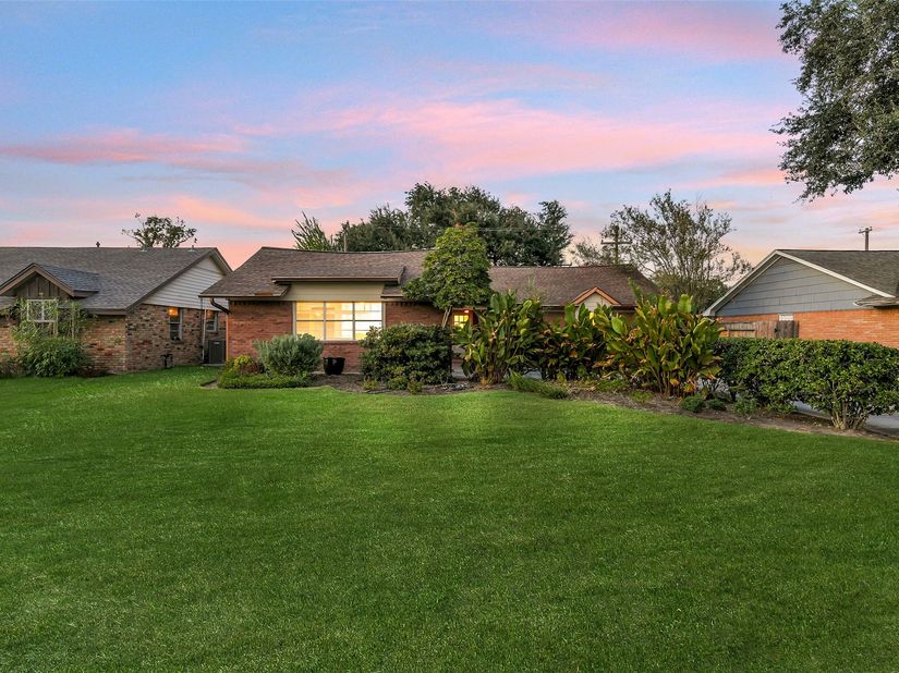 2205 Lazybrook Drive, Houston TX 77008