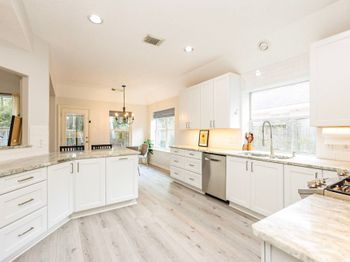 34 S Hawthorne Hollow Circle