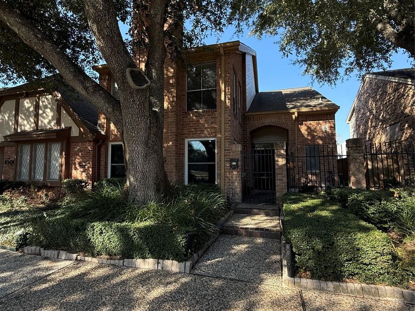 10005 Kemp Forest Drive, Houston TX 77080