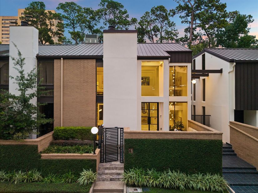 45 Briar Hollow 6, Houston TX 77027