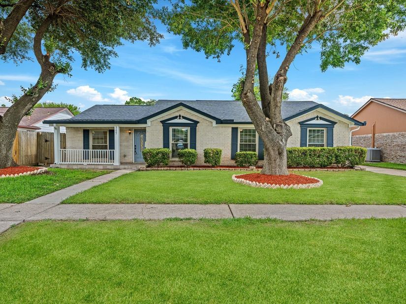 9227 Vickijohn Drive, Hockley TX 77031