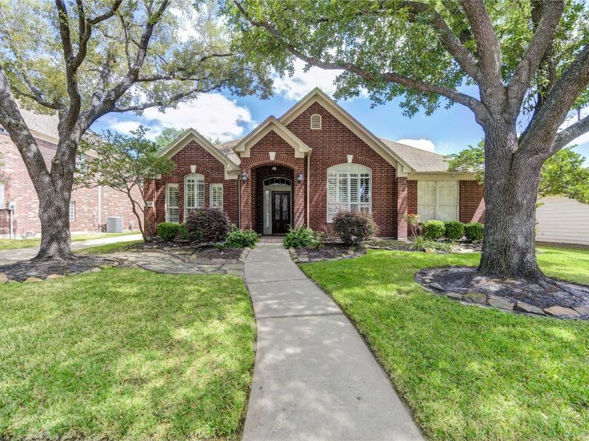 11826 Canyon Mills Drive, Houston TX 77095