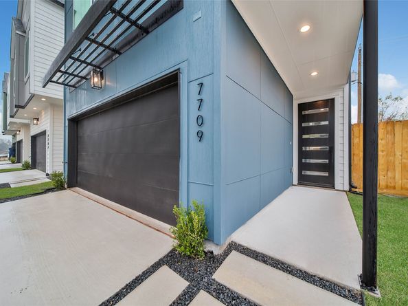7709 Inwood Grove Lane, Houston TX 77088