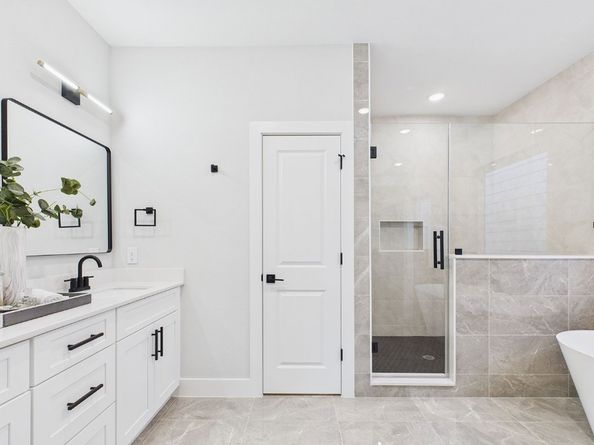 5027 Golden Forest Drive B, Houston TX 77091