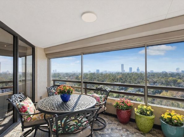 101 Westcott Street 1202, Houston TX 77007