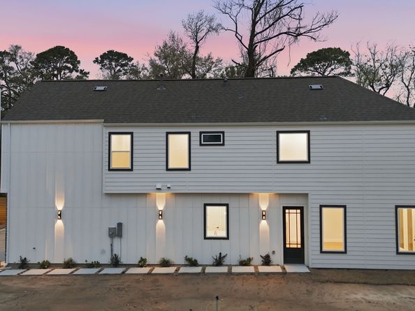 328 Janisch C, Houston TX 77018