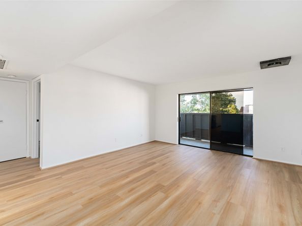 3015 Walnut Bend Lane 31, Houston TX 77042