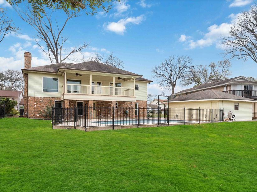 18623 Point Lookout Drive, Nassau Bay TX 77058