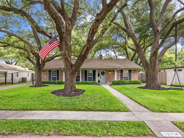 10714 Piping Rock Lane, Houston TX 77042