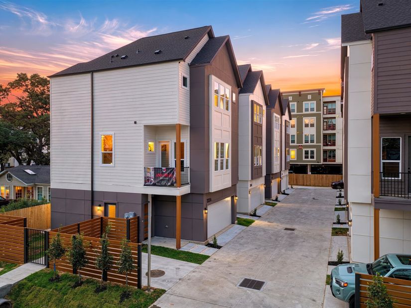 2221 Marnel Road C, Houston TX 77055