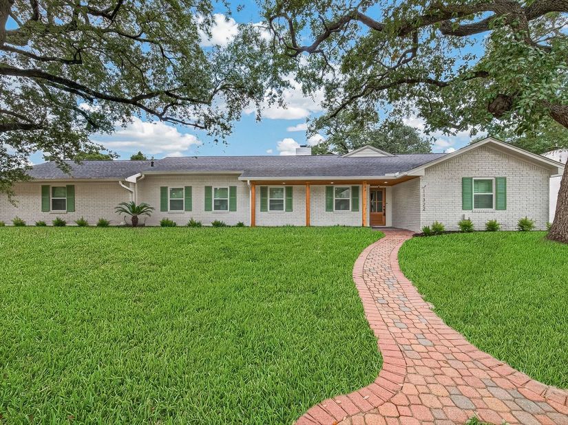 11322 Oak Spring Drive E, Houston TX 77043
