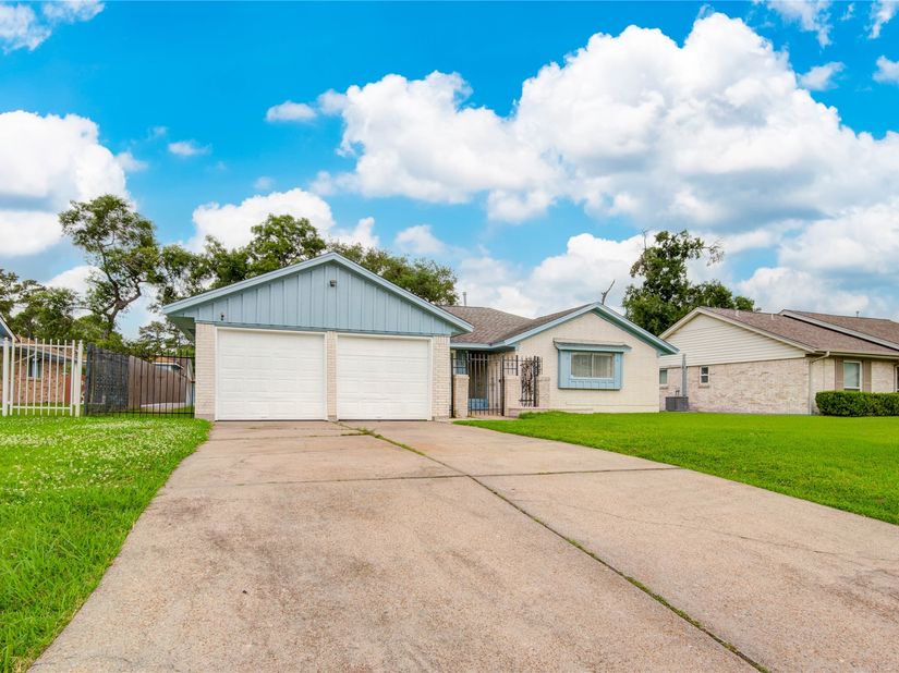 14339 Foxford Way, Houston TX 77015