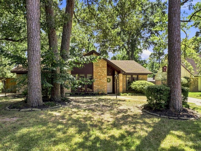 2218 Silver Falls Drive, Kingwood TX 77339