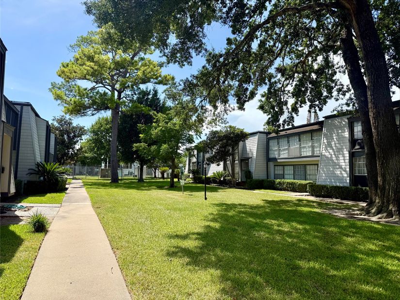 10183 Beekman Place Drive, Houston TX 77043