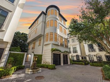 1723 Sunset Boulevard